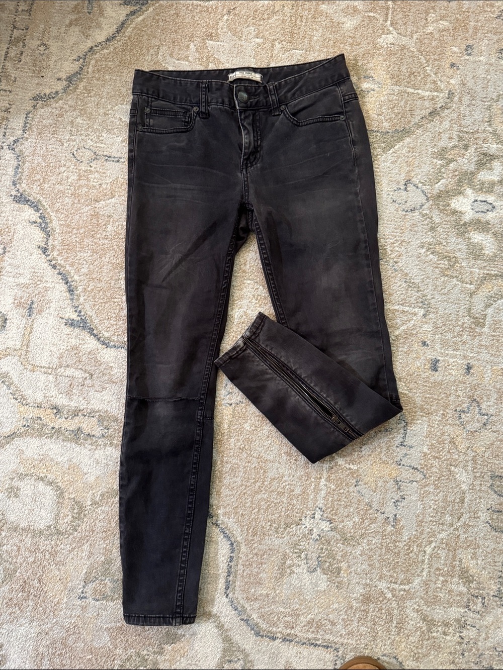 Free People Women’s Black Skinny Jeans 26